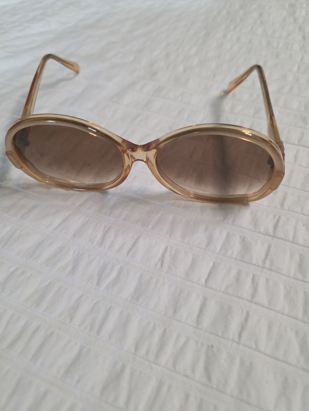 Geoffery Beene USA Beautiful Wide Sunglasses